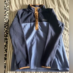 Women’s fleece columbia sweatshirt